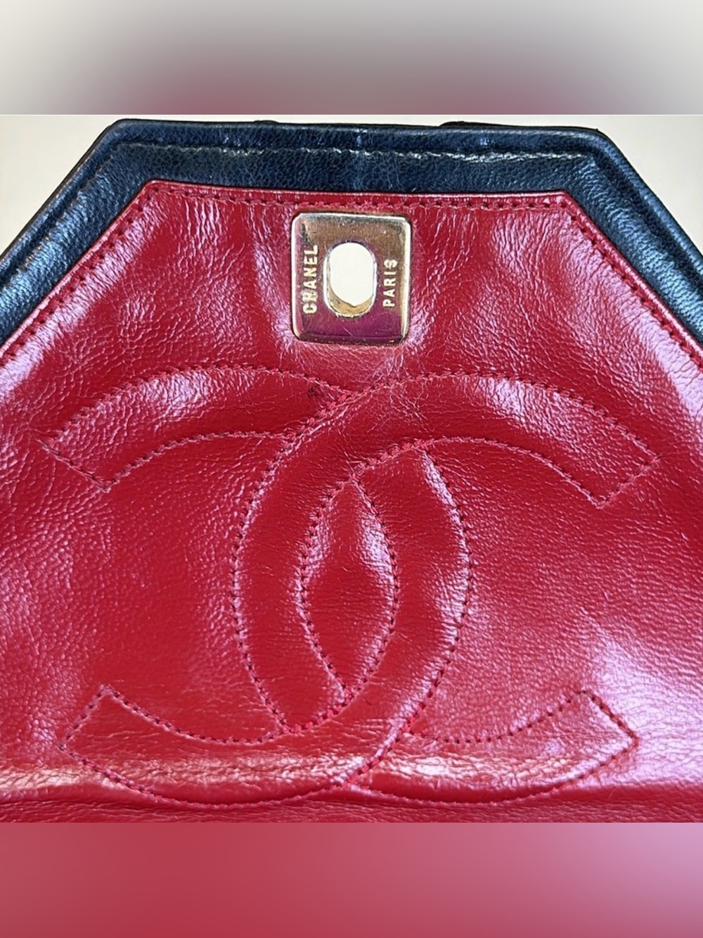 CHANEL Rare Early‑80s Chevron Lambskin Turnlock Envelope Bag 24K Gold‑Plated - Picture 5 of 16